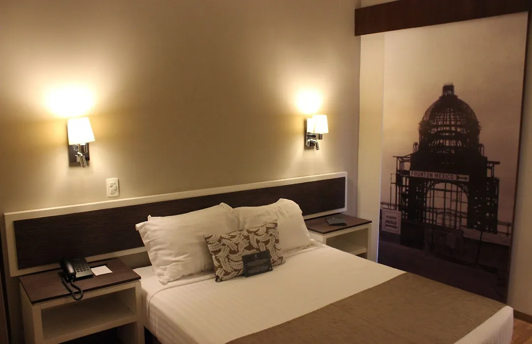 Hotel Plaza Revolución-1